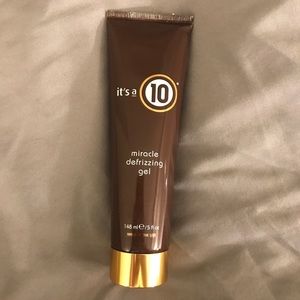 It’s a 10 Miracle Defrizzing Gel